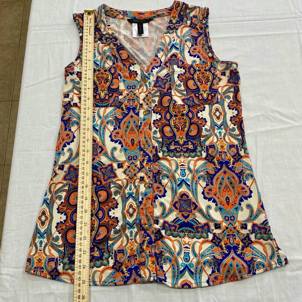 BCBG MAXAZRIA Women's Sleeveless Blouse Paisley Print V-Neck with Pockets